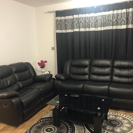 Luxury Kingsize Bedroom With Private Bathroom Northolt  Buitenkant foto