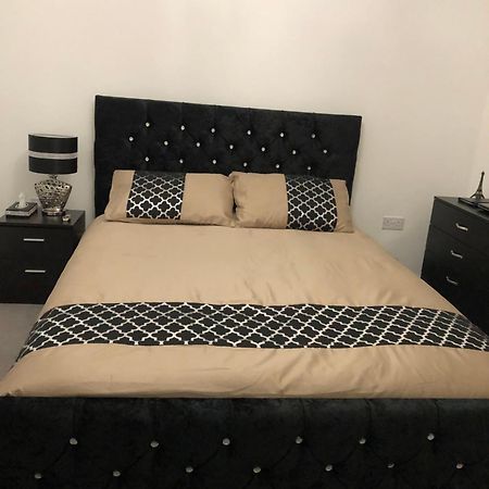Luxury Kingsize Bedroom With Private Bathroom Northolt  Buitenkant foto